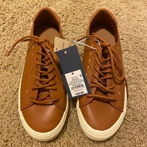 BNWT Faux Leather Universal Thread Sneakers